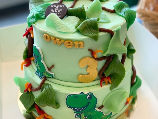 Feestelijke taart met marsepein/fondant